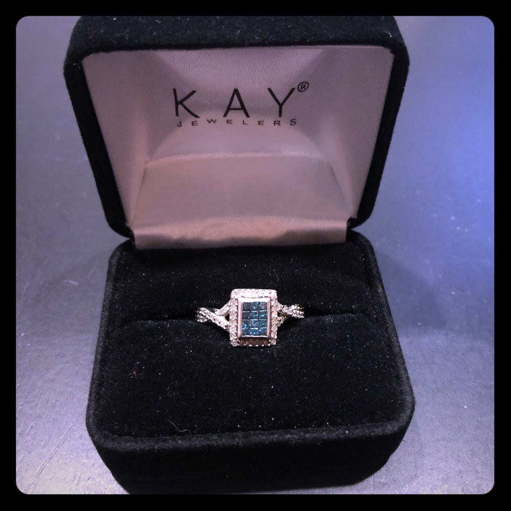 10k white gold with blue and white diamonds 💎